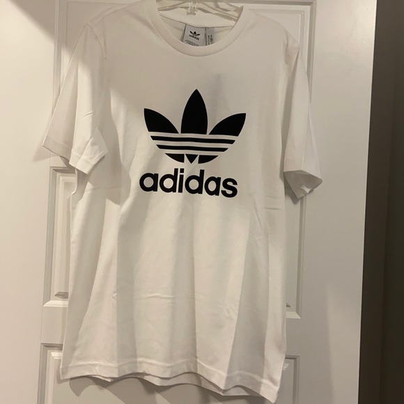 💥FRESH WHITE T-SHIRT 💥 ADIDAS NWT - Picture 2 of 4